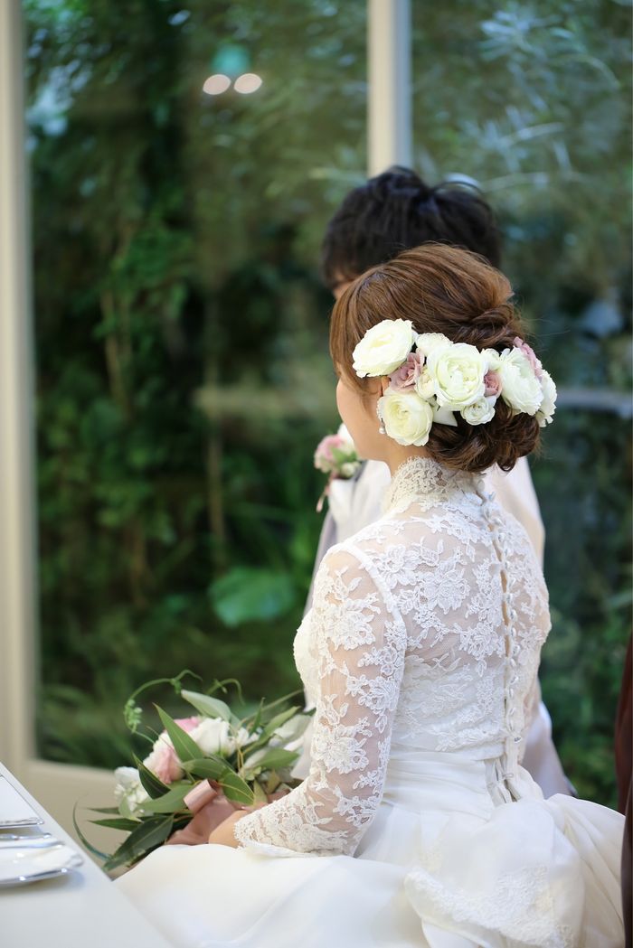 ウェディングドレスと相性抜群 お花を使ったおしゃれな髪型選 結婚式準備はウェディングニュース