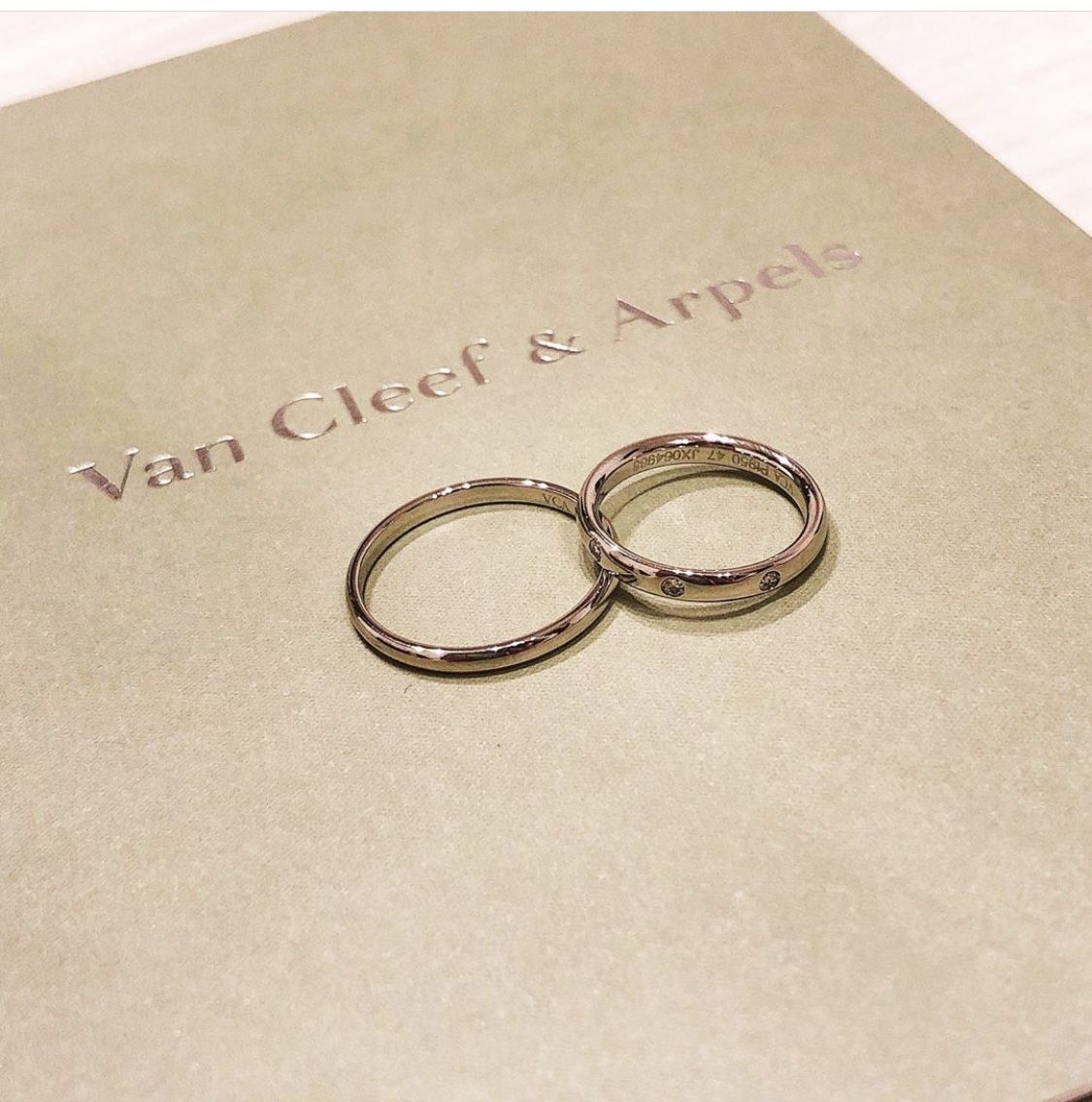 Van Cleef Amp Arpels ヴァンクリーフ アーペル の結婚指輪 婚約指輪まとめ 結婚式準備はウェディングニュース