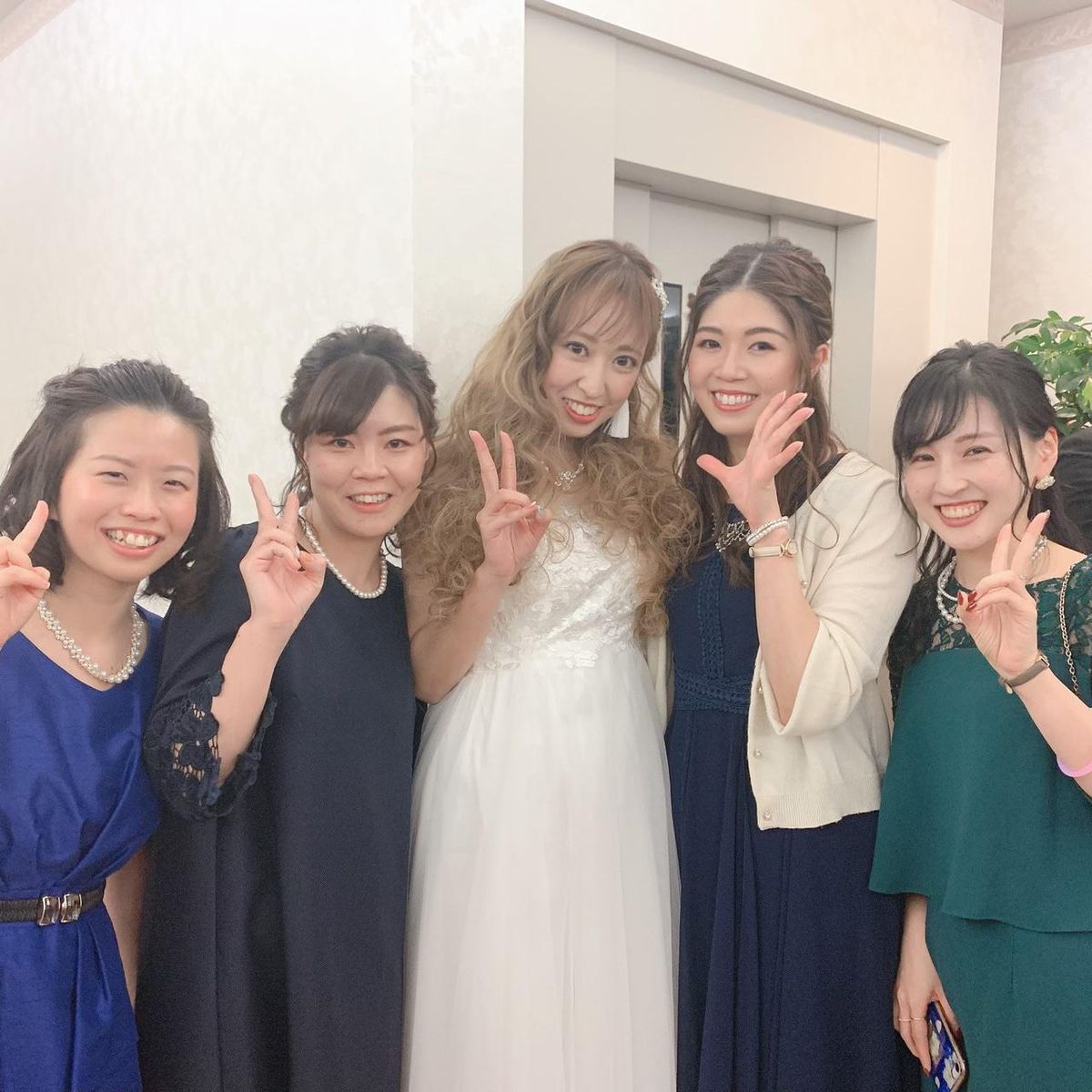 結婚式に長袖ドレスはあり お呼ばれにおすすめの長袖ワンピース パーティードレス 結婚式準備はウェディングニュース