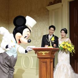 東京ディズニーシー・ホテルミラコスタ®で挙げたpiyo_kanaminie__ftw_さんの結婚披露宴・挙式カバー写真2枚目
