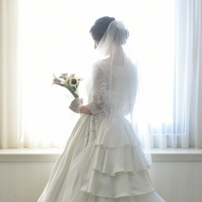 ウェディングドレスにボレロを 花嫁コーデを素敵にする種類やショップを紹介 結婚式準備はウェディングニュース