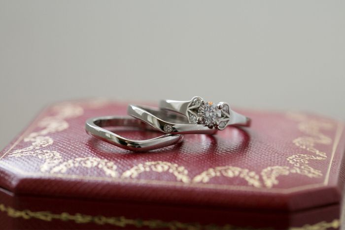 婚約 結婚指輪も 重ね付け がおしゃれ 選び方とデザインまとめ 結婚式準備はウェディングニュース