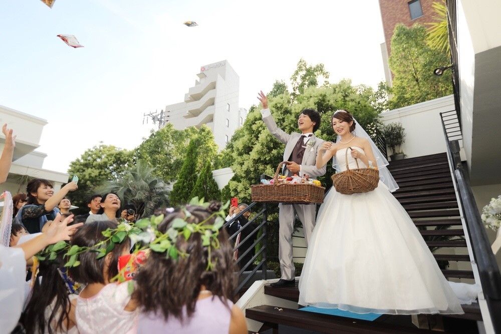 東海地方の素敵な文化 お菓子まき が結婚式の演出として人気 結婚式準備はウェディングニュース