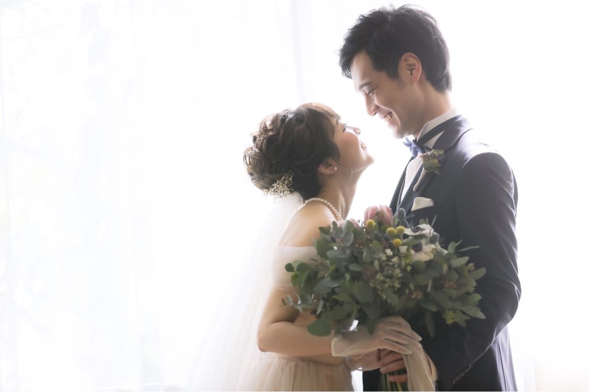 身長差 カップルにおすすめ 撮影で使える胸キュン ポーズをご紹介 結婚式準備はウェディングニュース