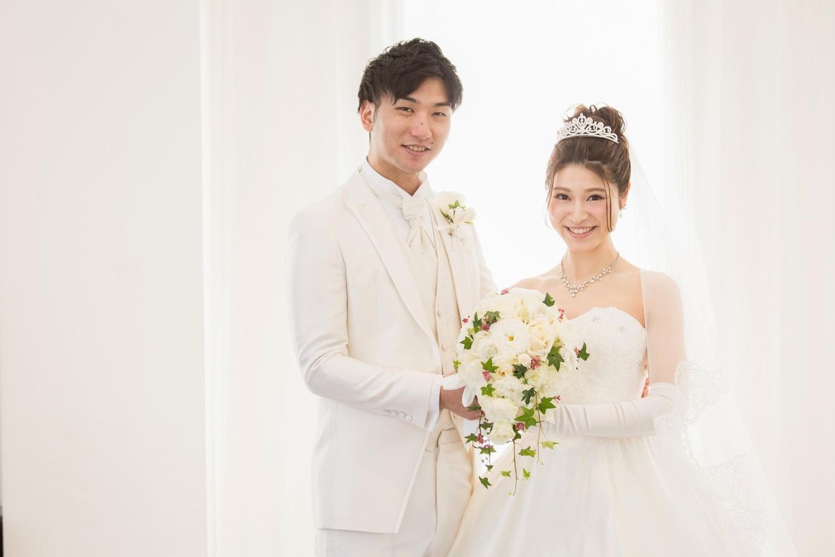 タキシードは結婚式の雰囲気に合ったものを 新郎におすすめの色やコーデを紹介 結婚式準備はウェディングニュース