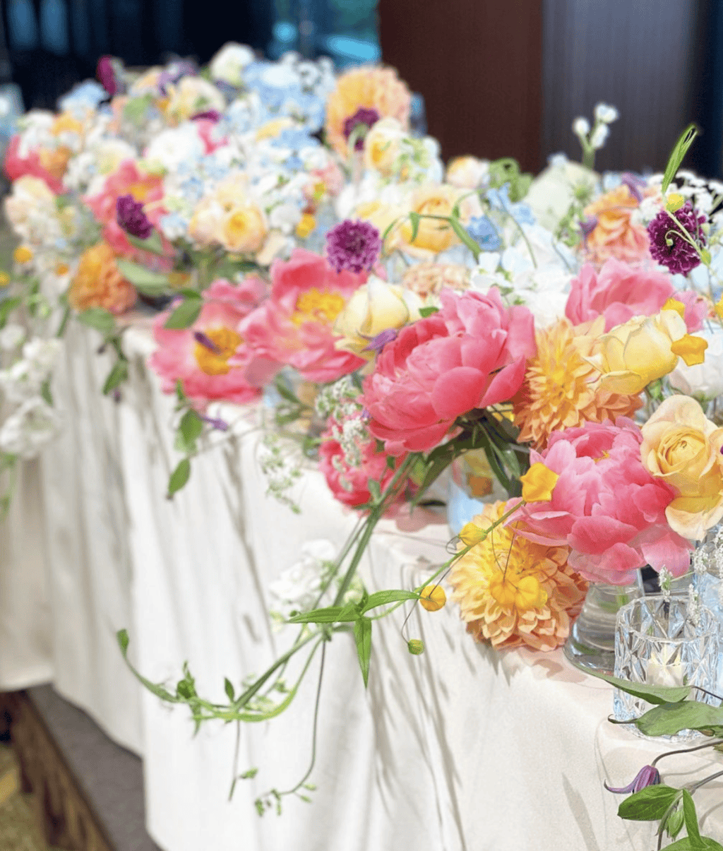 結婚式のお花選び♡人気のお花とテーブル装花のコーディネートアイデアをご紹介♩ | ウェディングニュース