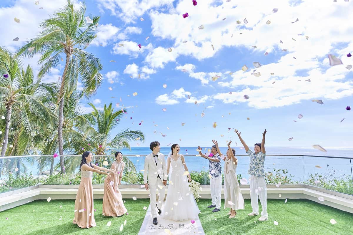 新婚旅行も結婚式も一気に楽しむ♡【リゾート婚】はどう準備する？のカバー写真 0.6666666666666666