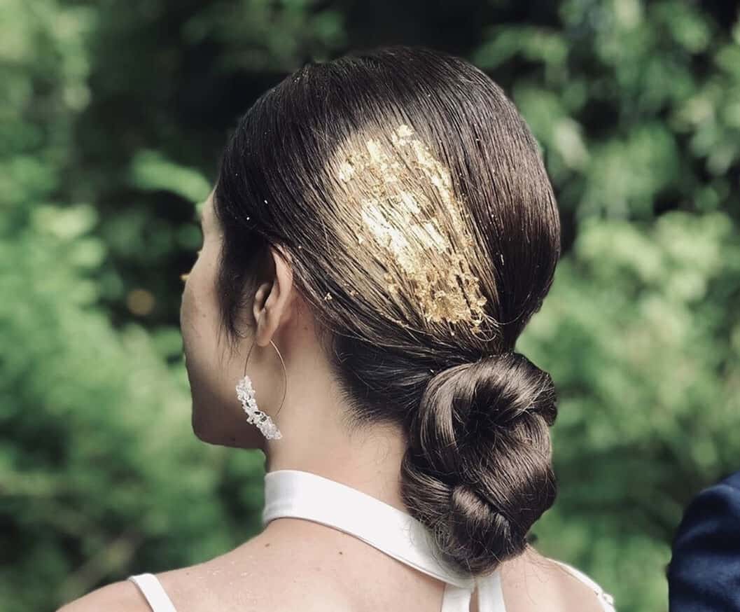 お洒落花嫁さん達の間で流行中 金箔の輝きが美しいブライダルヘアアレンジ12選 結婚式準備はウェディングニュース