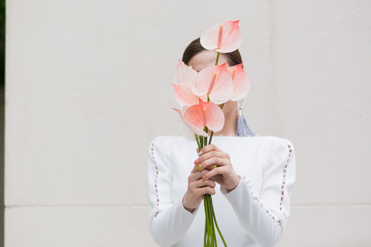 大人花嫁に使ってほしいお花はコレ♡デザイン性の高いおしゃれな装花6選♡のカバー写真 0.6658333333333334