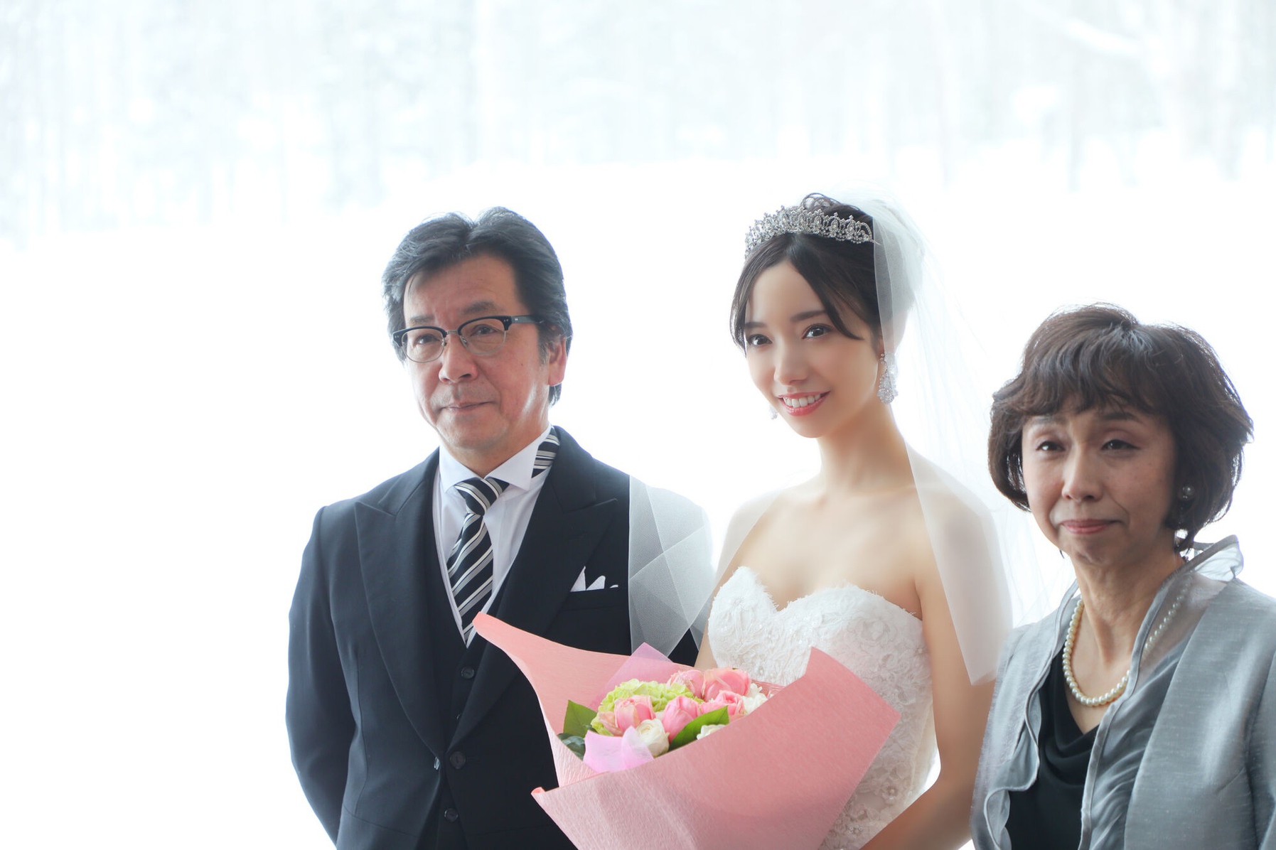 星野リゾート トマム 水の教会で結婚式 ウェディングニュース